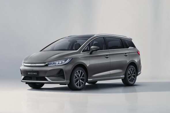 BYD M6 - slide 3