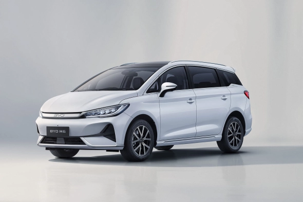 BYD M6 - slide 4