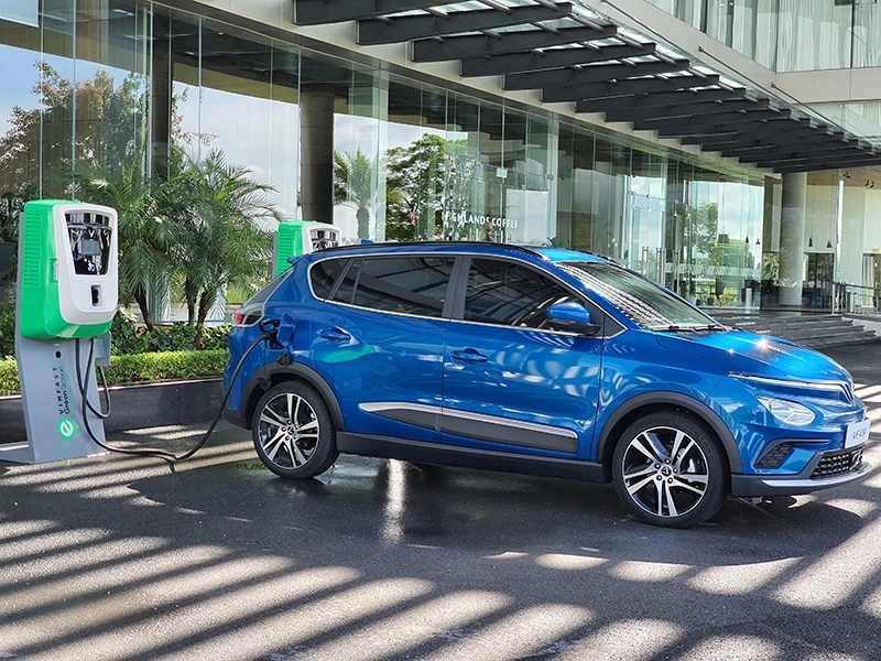 Xe ô tô điện sạc bao lâu thì đầy - 1